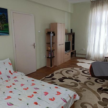 Lovely Apartament In Bucharest, Baba Novac Area Екстериор снимка